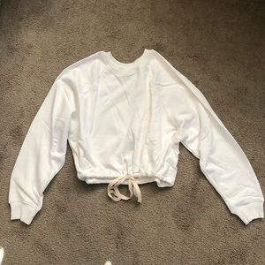 NIA white cropped crewneck